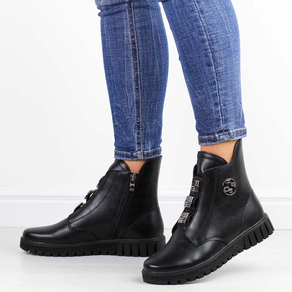 Czarne skórzane botki damskie Filippo dbt6360/25. Czarne botki Filippo, na jesień, bez wzorów, z polaru, z okrągłym noskiem, bez obcasa, na płaskiej podeszwie, bez zapięcia. Za 299,00 zł.