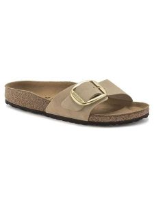 Birkenstock Skórzane klapki "Madrid Big Buckle" w kolorze beżowym rozmiar: 40. Brązowe klapki Birkenstock, bez wzorów, z nubiku, z otwartym noskiem, bez obcasa. Za 439,24 zł.