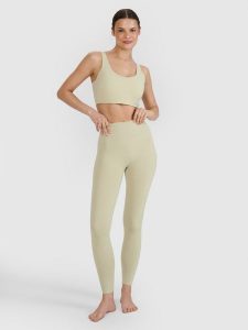 4F Legginsy do jogi i pilatesu szybkoschnące damskie - zielone L. Zielone legginsy 4f, bez wzorów, z dzianiny, z podwyższonym stanem. W wyprzedaży za 99,99 zł.
