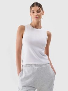 4F Top w kolorze białym rozmiar: L. Białe topy 4f, l, bez wzorów, prążkowane, bez kołnierzyka, bez ramiączek. Za 55,95 zł.