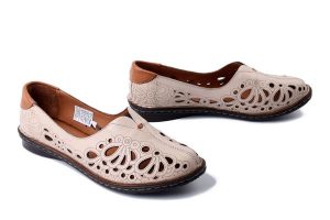 COMFORTABEL 830032-08 beige, półbuty damskie. Brązowe półbuty Comfortabel, na lato, w ażurowe wzory, ze skóry, bez obcasa, bez zapięcia. Za 264,90 zł.