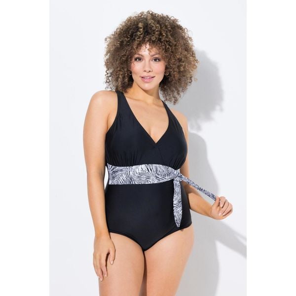 Damski Strój kąpielowy dekolt typu halter miękkie miseczki kokarda. Czarne stroje jednoczęściowe Ulla Popken, bez wzorów, z elastanu. Za 294,99 zł.