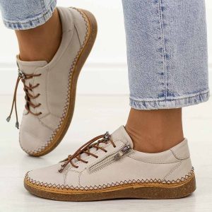 Szare skórzane półbuty damskie T.Sokolski 8207. Szare półbuty Sokolski, na jesień, bez wzorów, z jeansu, z okrągłym noskiem, bez obcasa, na płaskiej podeszwie, bez zapięcia. Za 319,00 zł.