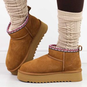 Camelowe skórzane ciepłe zimowe mukluki, eskimoski T.Sokolski 530. Brązowe buty zimowe Sokolski, ze skóry, z okrągłym noskiem, bez obcasa, na platformie, bez zapięcia. Za 199,00 zł.