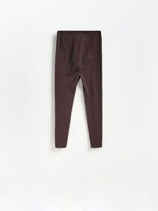 Gładkie legginsy - ciemnobrązowy. Brązowe legginsy Reserved, bez wzorów, z dzianiny. Za 89,99 zł.