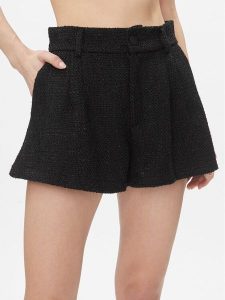 ViCOLO Szorty materiałowe TR0950 Czarny Regular Fit. Czarne szorty ViCOLO, bez wzorów, z materiału. Za 249,99 zł.