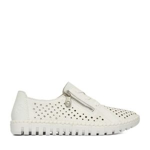 Półbuty Rieker. Białe półbuty Rieker, bez wzorów, bez obcasa, na płaskiej podeszwie, bez zapięcia. Za 339,99 zł.