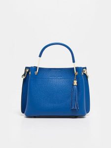 Christian Laurier Skórzana torebka "Lamy" w kolorze niebieskim - 27 x 18 x 11 cm rozmiar: onesize. Niebieskie torebki klasyczne Christian Laurier, z aplikacjami, z materiału, przez ramię, bez dodatków. Za 356,78 zł.