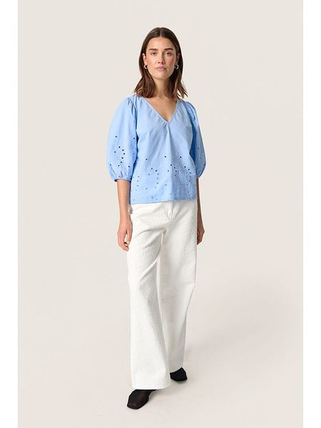 Soaked in Luxury Bluzka "Manja" w kolorze błękitnym rozmiar: L. Niebieskie bluzki Soaked in Luxury, l, bez wzorów, z bawełny, bez kołnierzyka, bez ramiączek. Za 113,36 zł.