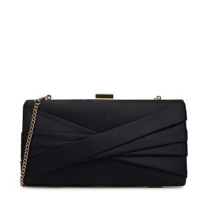 Torebka DeeZee. Czarne torebki klasyczne DeeZee, bez wzorów, bez dodatków. Za 119,99 zł.