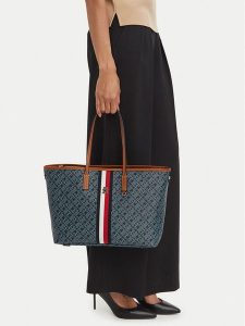 Tommy Hilfiger Torebka Th Monoplay AW0AW19178 Granatowy. Niebieskie shopper bag TOMMY HILFIGER, bez wzorów, ze skóry, bez dodatków. Za 764,99 zł.