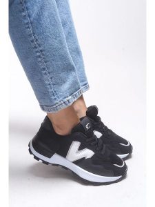 Trendyol Sneakersy w kolorze czarnym rozmiar: 37. Czarne trampki Trendyol, bez wzorów, bez zapięcia. Za 162,49 zł.