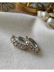 Luseera Pozłacane kolczyki-kreole z cyrkoniami rozmiar: onesize. Szare kolczyki Luseera, z cyrkonią, pozłacane. Za 43,99 zł.