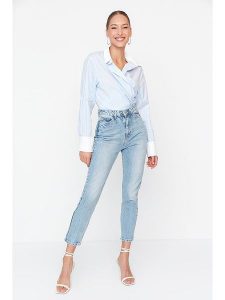 Trendyol Dżinsy - Mom fit - w kolorze błękitnym rozmiar: 42. Niebieskie jeansy Trendyol, bez wzorów, z bawełny, z podwyższonym stanem. Za 57,06 zł.