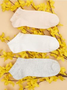 Skarpetki 3 pack - wielobarwny. Skarpetki Sinsay, bez wzorów. Za 12,99 zł.