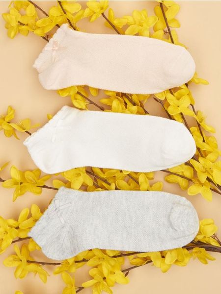 Skarpetki 3 pack - wielobarwny. Skarpetki Sinsay, bez wzorów. Za 12,99 zł.