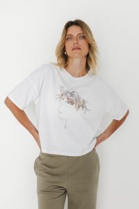 T-SHIRT CLAUDIA "WIANEK" BIAŁY One size - Flawless. Białe t-shirty Flawless, s, bez wzorów, z bawełny, bez kołnierzyka, bez ramiączek. Za 187,00 zł.