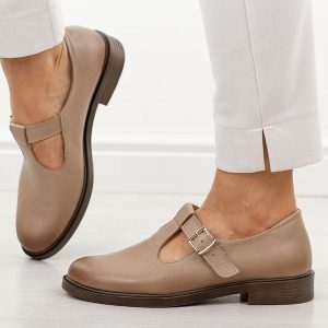 Cappucciono skórzane Polskie półbuty damskie Deoni D658. Półbuty Deoni, na jesień, bez wzorów, z jeansu, z okrągłym noskiem, bez obcasa, na płaskiej podeszwie, bez zapięcia. Za 429,00 zł.