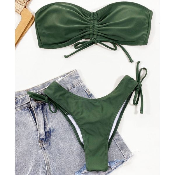 Strój kąpielowy dwuczęściowy z marszczeniem i wiązaniem na bokach Peggi. Zielone bikini Intica, bez wzorów, z materiału. Za 139,00 zł.