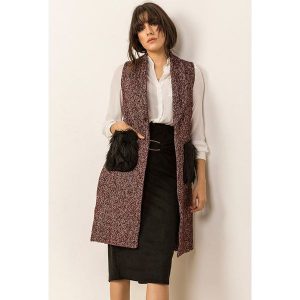 Kamizelka w kolorze bordowym. Kamizelki marki Lafaba. W wyprzedaży za 114,95 zł.