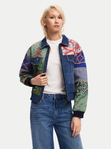 Desigual Kurtka jeansowa Amsterdam 24WWED32 Kolorowy Regular Fit. Kurtki Desigual, xs, bez wzorów, z bawełny, bez kaptura. Za 449,99 zł.