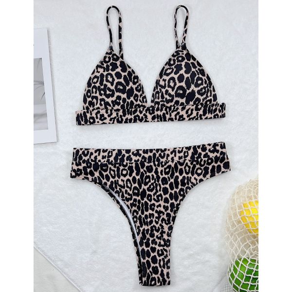 Strój kąpielowy z usztywnianymi miseczkami szybkoschnący Harlee. Stroje jednoczęściowe Intica, bez wzorów, z materiału. Za 139,00 zł.