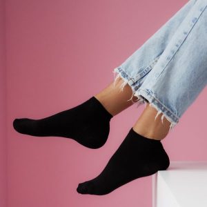 Skarpetki damskie bawełniane FIT SHORT BK 847. Czarne skarpetki Milena, bez wzorów, z bawełny. Za 12,00 zł.