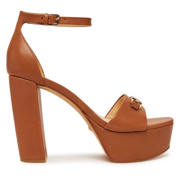 Sandały Guess. Brązowe sandały Guess, z aplikacjami, bez obcasa, na słupku, bez zapięcia. Za 499,99 zł.