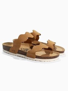 BACKSUN Skórzane klapki "Sechura" w kolorze jasnobrązowym rozmiar: 41. Brązowe klapki Backsun, bez wzorów, z otwartym noskiem, bez obcasa. Za 130,99 zł.