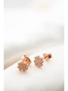 Lodie Silver Srebrne kolczyki-wkrętki z cyrkoniami rozmiar: onesize. Szare kolczyki Lodie Silver, z cyrkonią, srebrne. Za 40,95 zł.