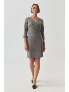 TATUUM Sukienka w kolorze szarym rozmiar: 42. Szare sukienki Tatuum, bez wzorów, bez kołnierzyka, bez ramiączek, midi. Za 232,23 zł.
