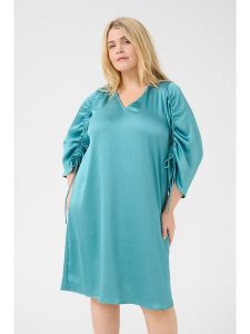 KAFFE curve Sukienka w kolorze turkusowym rozmiar: 52. Niebieskie sukienki KAFFE curve, bez wzorów, z satyny, bez kołnierzyka, bez ramiączek, midi. Za 126,99 zł.