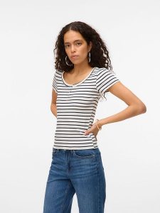 Vero Moda Koszulka "Sea" w kolorze białym rozmiar: XS. Białe bluzki Vero Moda, xs, bez wzorów, bez kołnierzyka, bez ramiączek. Za 52,67 zł.