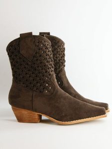 Bellucci Botki w kolorze brązowym rozmiar: 41. Brązowe botki Bellucci, bez wzorów, bez obcasa, bez zapięcia. Za 173,99 zł.