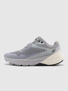 4F Niskie sneakersy SPEED HIKER damskie - szare 37. Szare buty sportowe 4f, bez wzorów, z gumy, bez zapięcia, trekkingowe. W wyprzedaży za 199,99 zł.