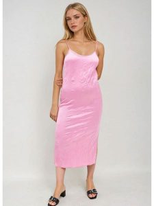 Monki Sukienka w kolorze jasnoróżowym rozmiar: 36. Różowe sukienki Monki, na co dzień, bez wzorów, bez kołnierzyka, bez ramiączek, midi, proste. Za 60,99 zł.