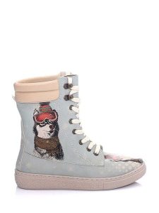 Streetfly Botki w kolorze szaroniebieskim ze wzorem rozmiar: 39. Niebieskie botki Streetfly, bez wzorów, bez obcasa, na platformie, bez zapięcia. Za 276,45 zł.