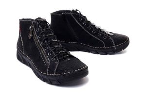 RIEKER 55048-00 black, trzewiki damskie. Czarne botki Rieker, na zimę, bez wzorów, bez obcasa, bez zapięcia. Za 349,90 zł.