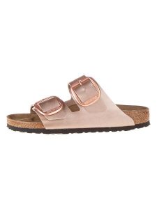 Birkenstock Klapki "Arizona" w kolorze różowozłotym rozmiar: 41. Różowe klapki Birkenstock, bez wzorów, z otwartym noskiem, bez obcasa. Za 354,45 zł.