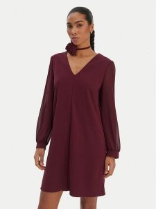 Rinascimento Sukienka koktajlowa CFC0126757003 Bordowy Regular Fit. Czerwone kombinezony Rinascimento, s, bez wzorów, z syntetyku, wizytowe, bez kołnierzyka, bez ramiączek. Za 359,99 zł.