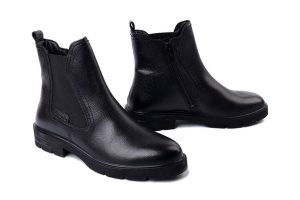 TAMARIS 1-25422-45 001 black, botki damskie. Czarne botki Tamaris, bez wzorów, bez obcasa, na obcasie, bez zapięcia. Za 338,11 zł.