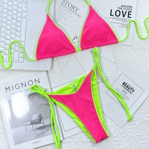 Bikini plażowe z regulowanymi sznureczkami Fawn. Czerwone bikini Intica, bez wzorów. W wyprzedaży za 139,00 zł.