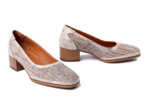 ARTIKER RELAKS 58C2108 beige, czółenka damskie. Brązowe czółenka Artiker Relaks, bez wzorów, ze skóry, bez obcasa, na obcasie, bez zapięcia. Za 274,90 zł.