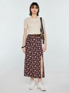 Spódnica damska midi w kwiatowy wzór brązowa Shimenita 804. Brązowe spódnice Big Star, na imprezę, l, bez wzorów, z materiału, klasyczne, midi. Za 179,99 zł.