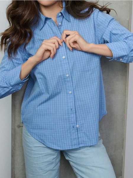 Bawełniana koszula w kratę - błękitny. Niebieskie koszule Sinsay, l, bez wzorów, z bawełny, bez kołnierzyka, bez ramiączek. Za 39,99 zł.