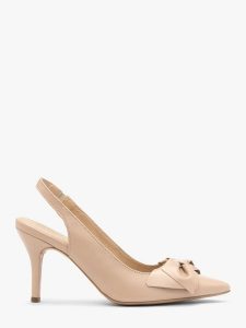 Czółenka typu slingback z kokardką PHOEBE. Brązowe czółenka Ryłko, bez wzorów, z gumy, bez obcasa, na szpilce, bez zapięcia. Za 399,99 zł.