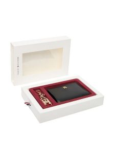 Tommy Hilfiger Zestaw portfel i brelok Med Za W/Flap + Charm AW0AW18041 Czarny. Czarne portfele TOMMY HILFIGER, bez wzorów, ze skóry. Za 319,99 zł.