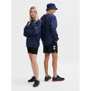 Luźna bluza z okrągłym dekoltem Hummel Bee. Niebieskie bluzy Hummel, bez wzorów, bez kaptura. Za 212,50 zł.