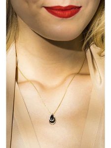 DIAMOND & CO Złota zawieszka "Galapagos" z diamentami rozmiar: onesize. Czarne zawieszki Diamond & Co, z agatem, złote. Za 642,91 zł.