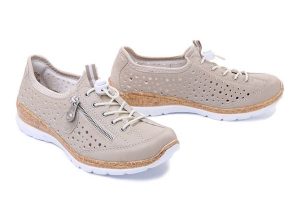 RIEKER N42P6-62 beige, półbuty damskie. Brązowe półbuty Rieker, na lato, bez wzorów, bez obcasa, bez zapięcia. Za 251,93 zł.